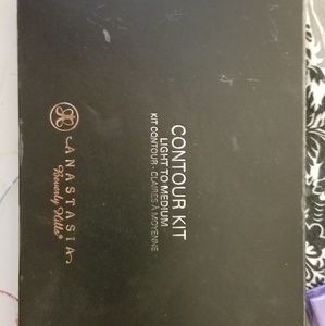 Anastasia contour kit light to medium